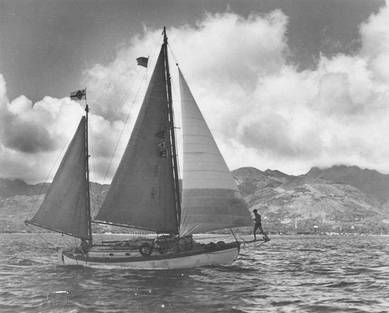 Te Rapunga flying the flag of Dibbern’s design, Hawaii, 1941